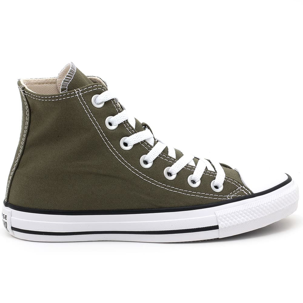 Tênis casual All Star Chuck Taylor Seasonal unissex verde, cano alto, vista lateral externa, material têxtil com fechamento em cadarço branco e solado de borracha branco.