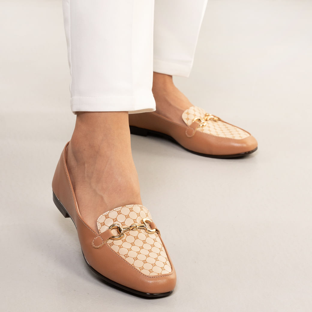 Sapato Feminino Mocassim Logo Fivela Kult Bege Paquetá