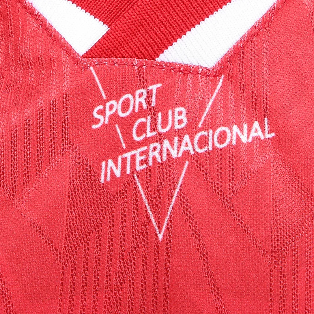 Camisa masculina vermelha vista frontal para ajuste e conforto