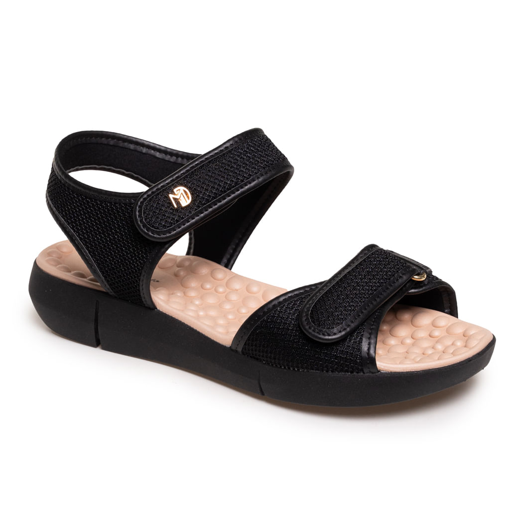 Sandália preta Modare em ângulo lateral com tiras elásticas e velcro ajustável