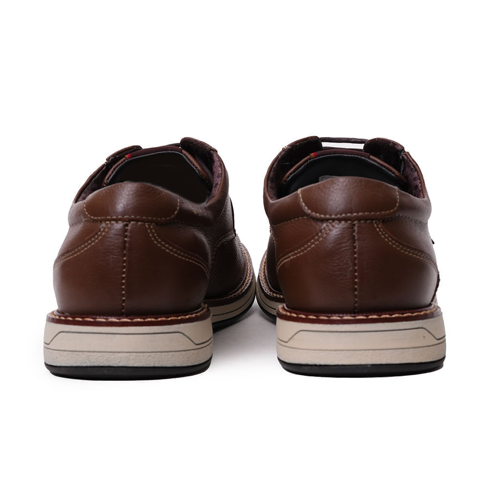 Sapato social Ferracini Easy masculino marrom exibido em ângulo diferente para seção de ajuste.