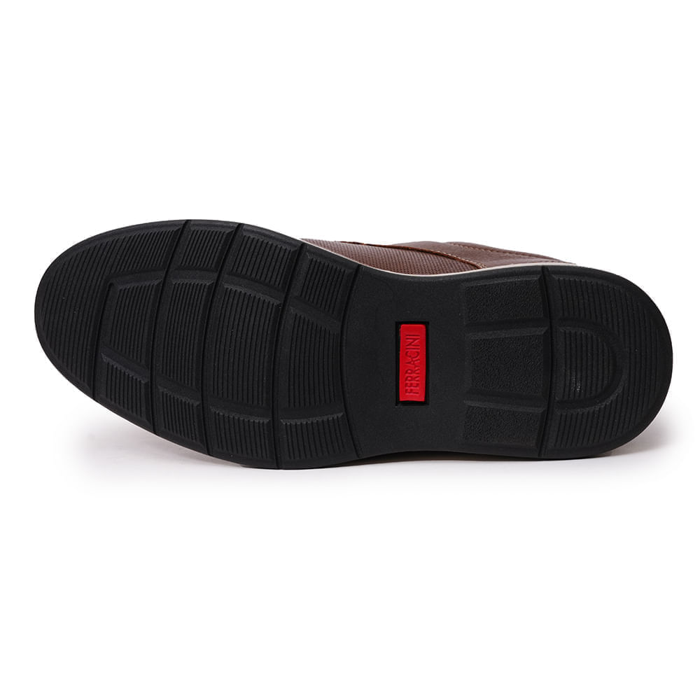 Sapato social Ferracini Easy marrom masculino em destaque para seção de benefícios.