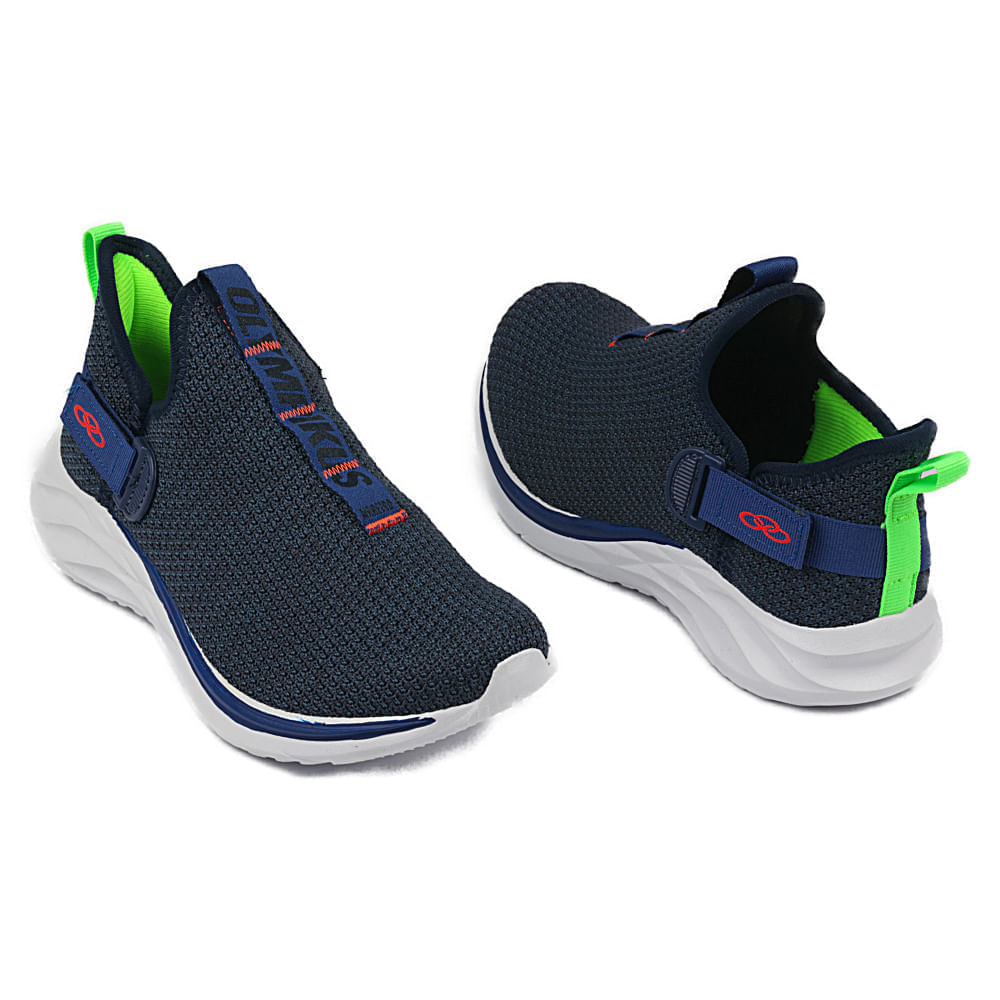 Tênis juvenil Olympikus marinho visto de cima com sola branca e forro verde neon