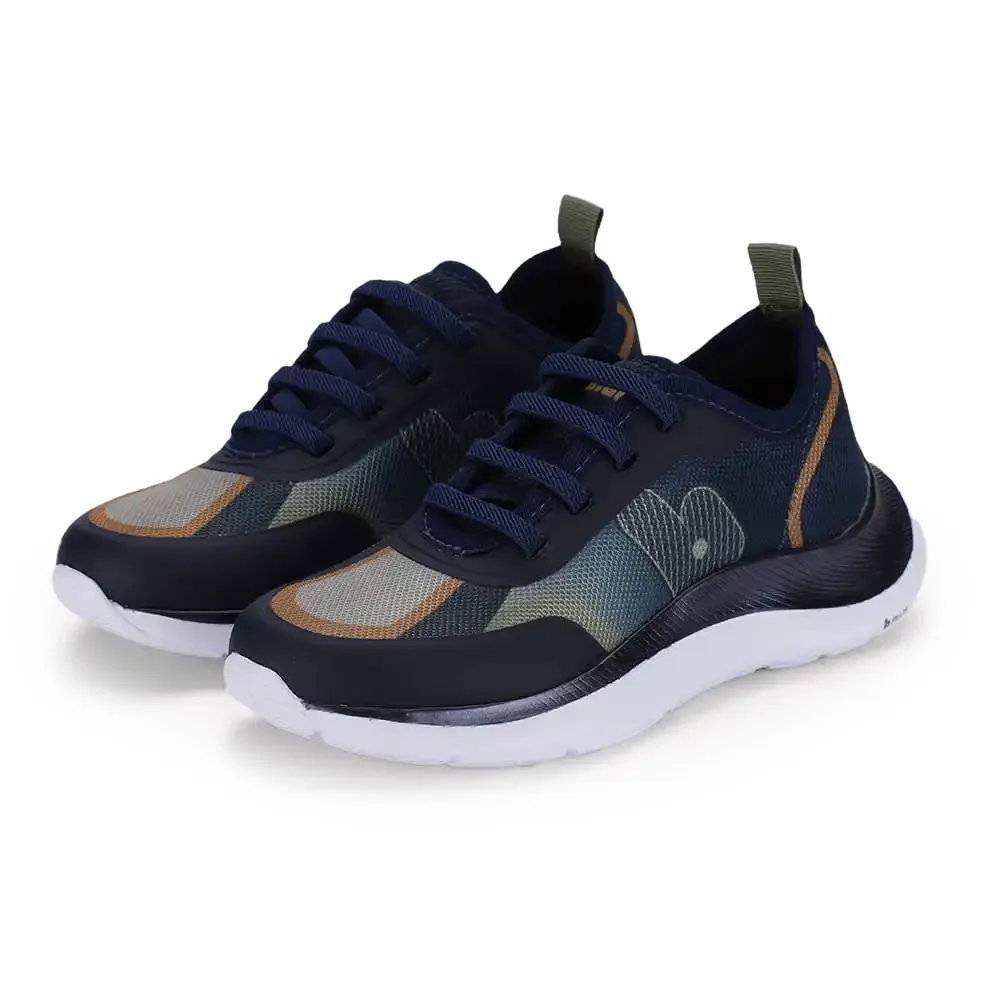 Par de tênis infantil Bibi Action azul marinho com fechamento em elástico e solado branco, vista frontal e lateral.