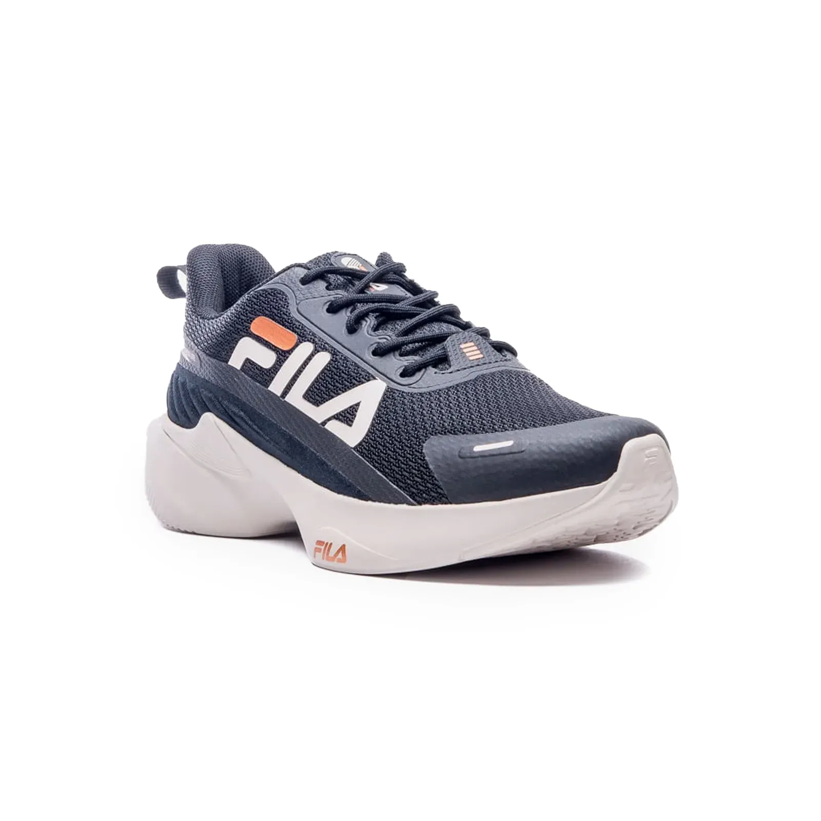 Tênis Fila Progress Lite Feminino Preto em uso casual