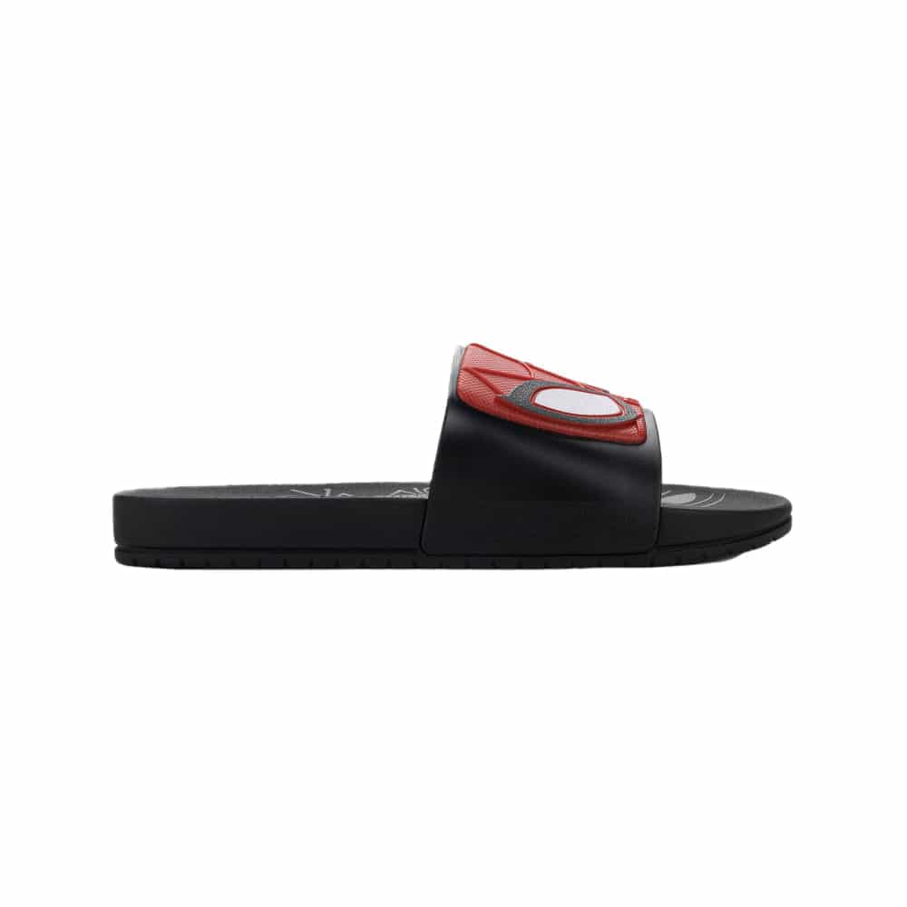 Chinelo infantil Ipanema Homem Aranha preto com detalhes vermelhos e símbolo do Homem Aranha