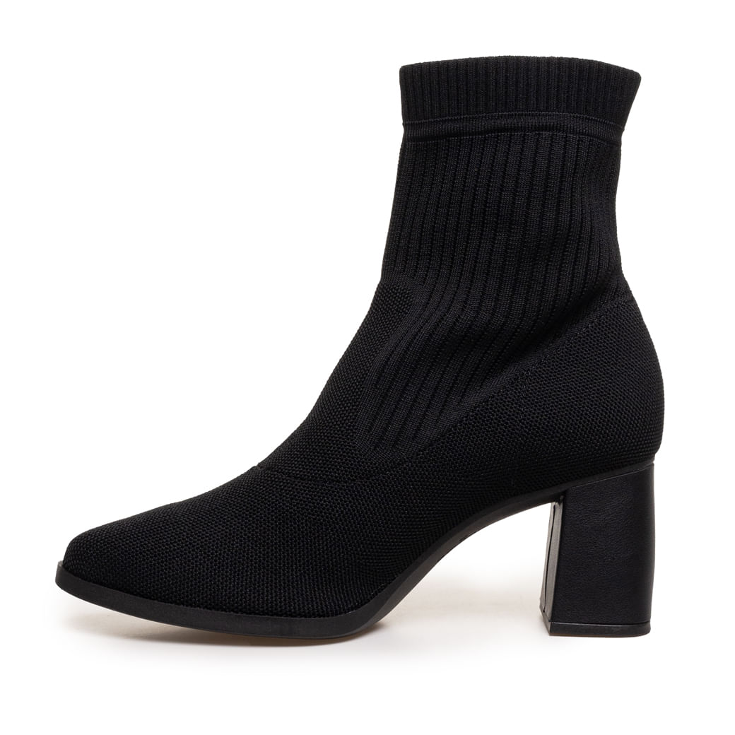 Bota preta Dakota feminina com salto bloco e design moderno