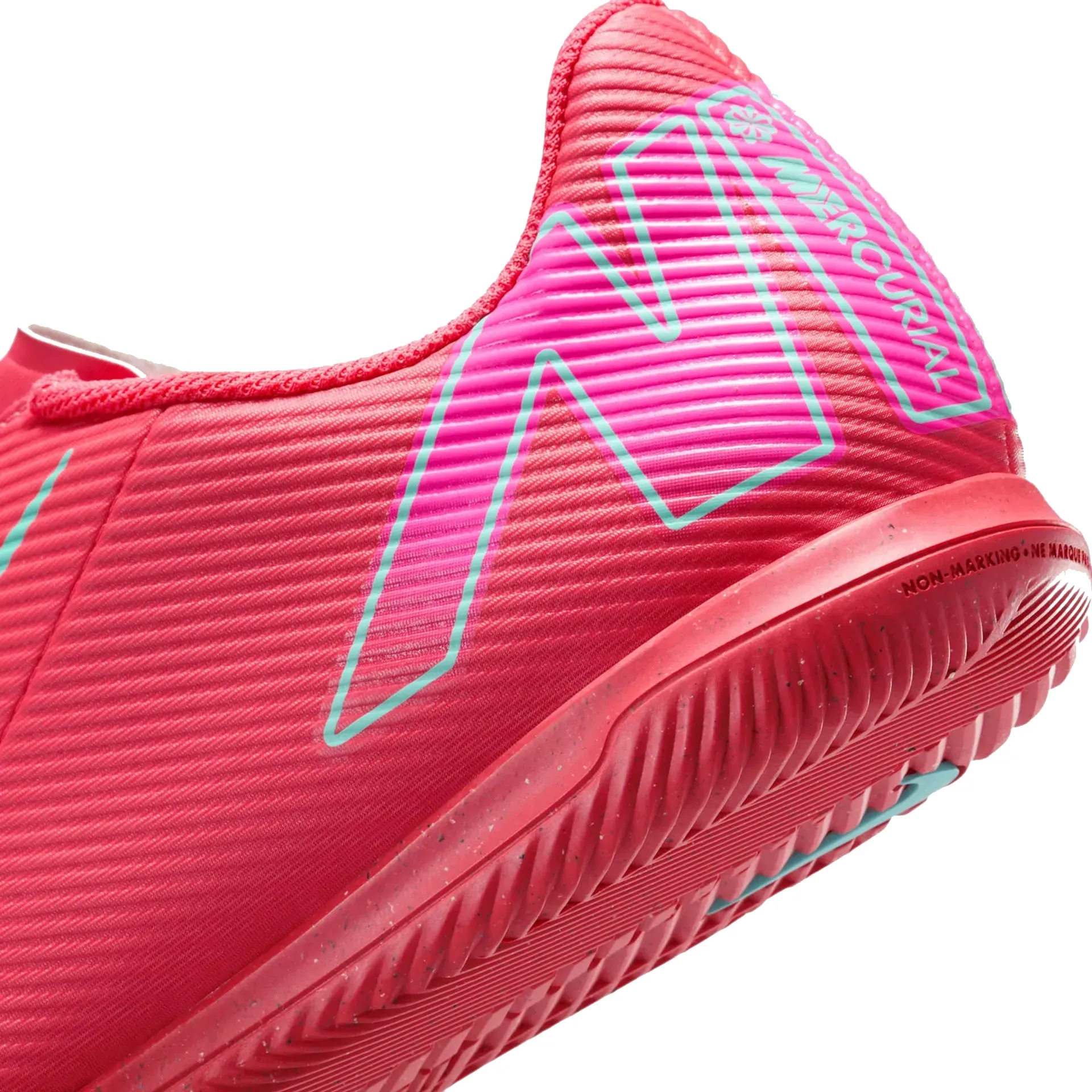 Par de chuteiras Nike Vapor 16 Club laranja mostrando ângulo frontal e lateral