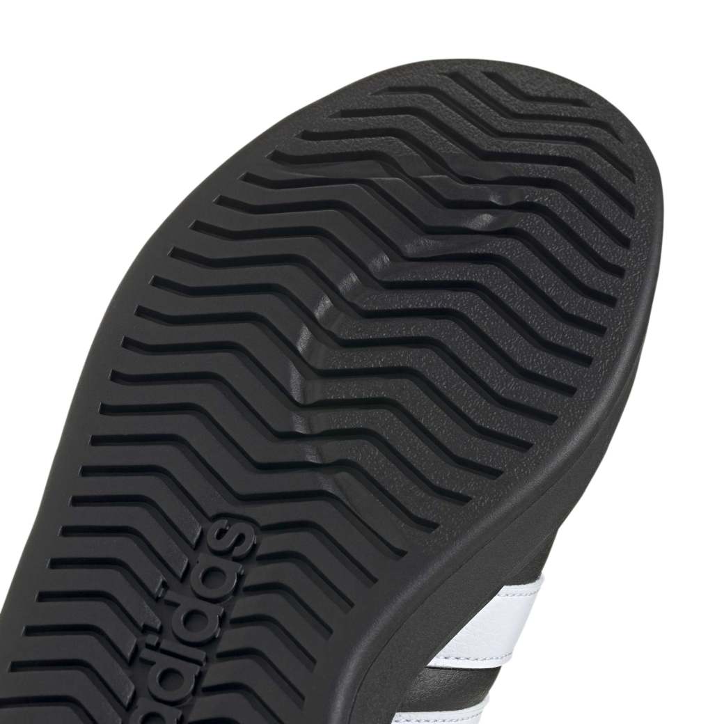 JP8276_8_FOOTWEAR_Photography_Detail-View-1_white