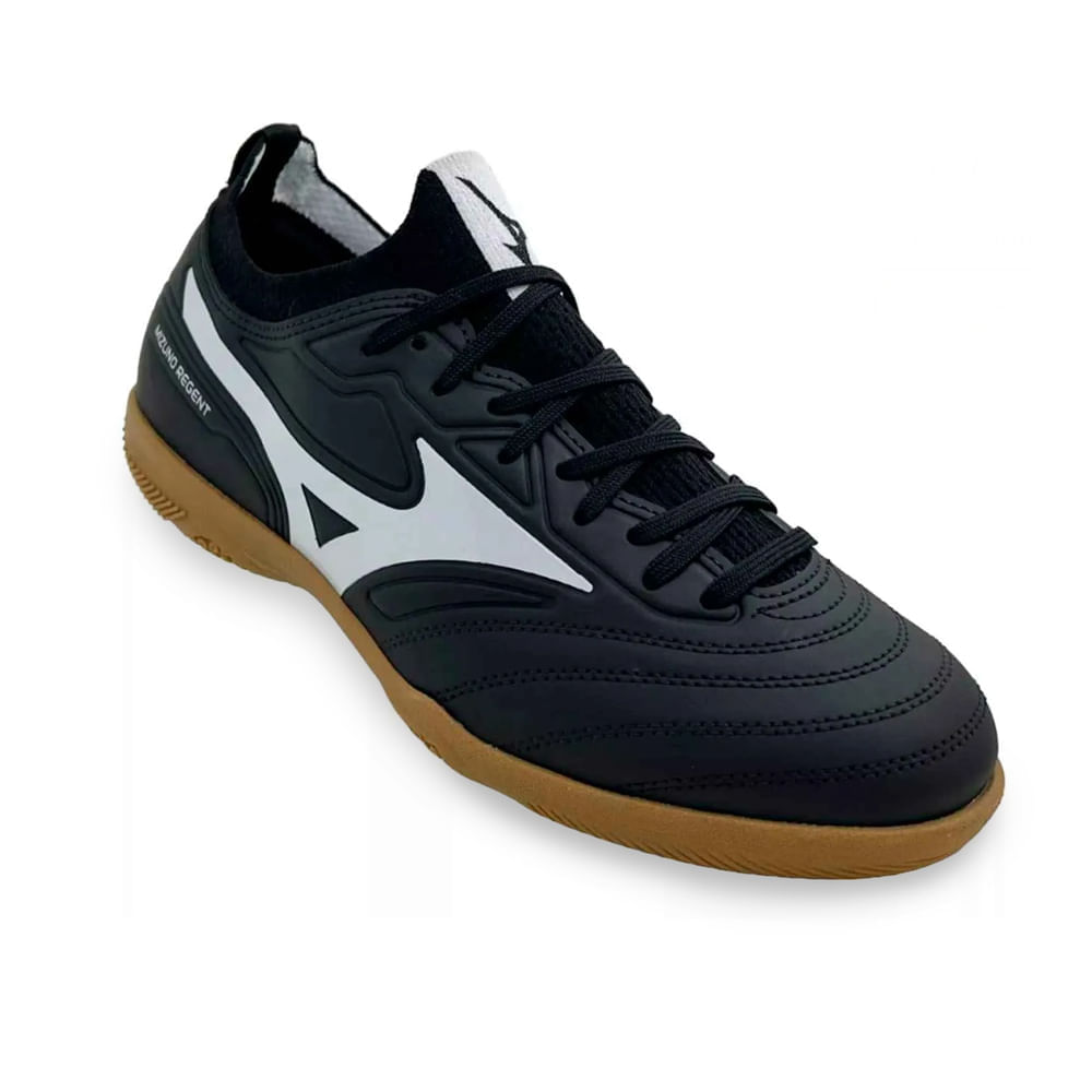 Chuteira futsal Mizuno Regent preta vista lateral esquerda superior com cadarço tradicional e interior acolchoado