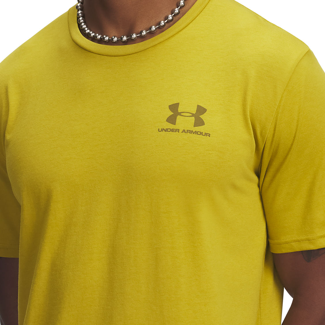 Camiseta masculina Under Armour destacando tecnologia e conforto