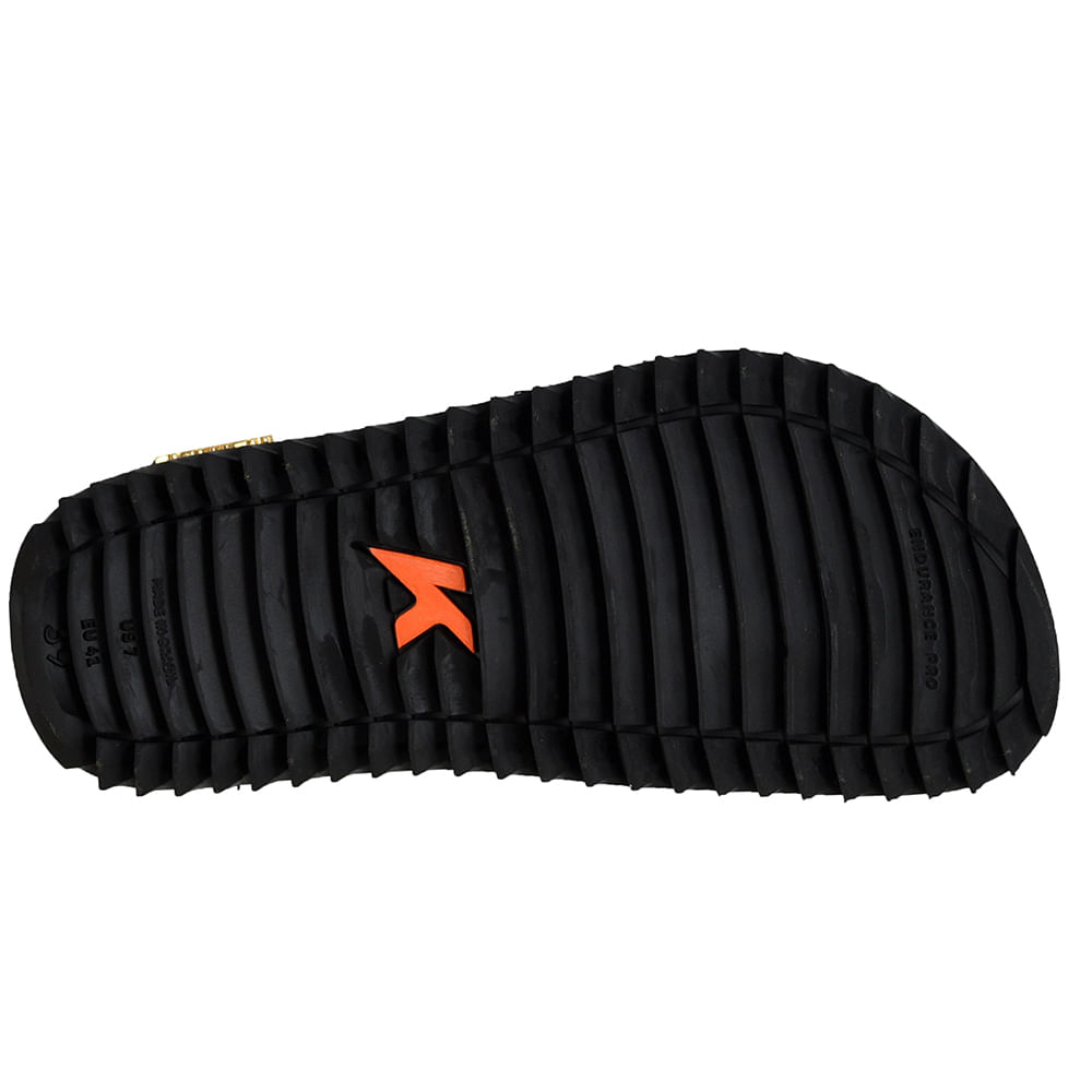 Detalhes do chinelo Kenner neopreme preto destacando conforto e solado