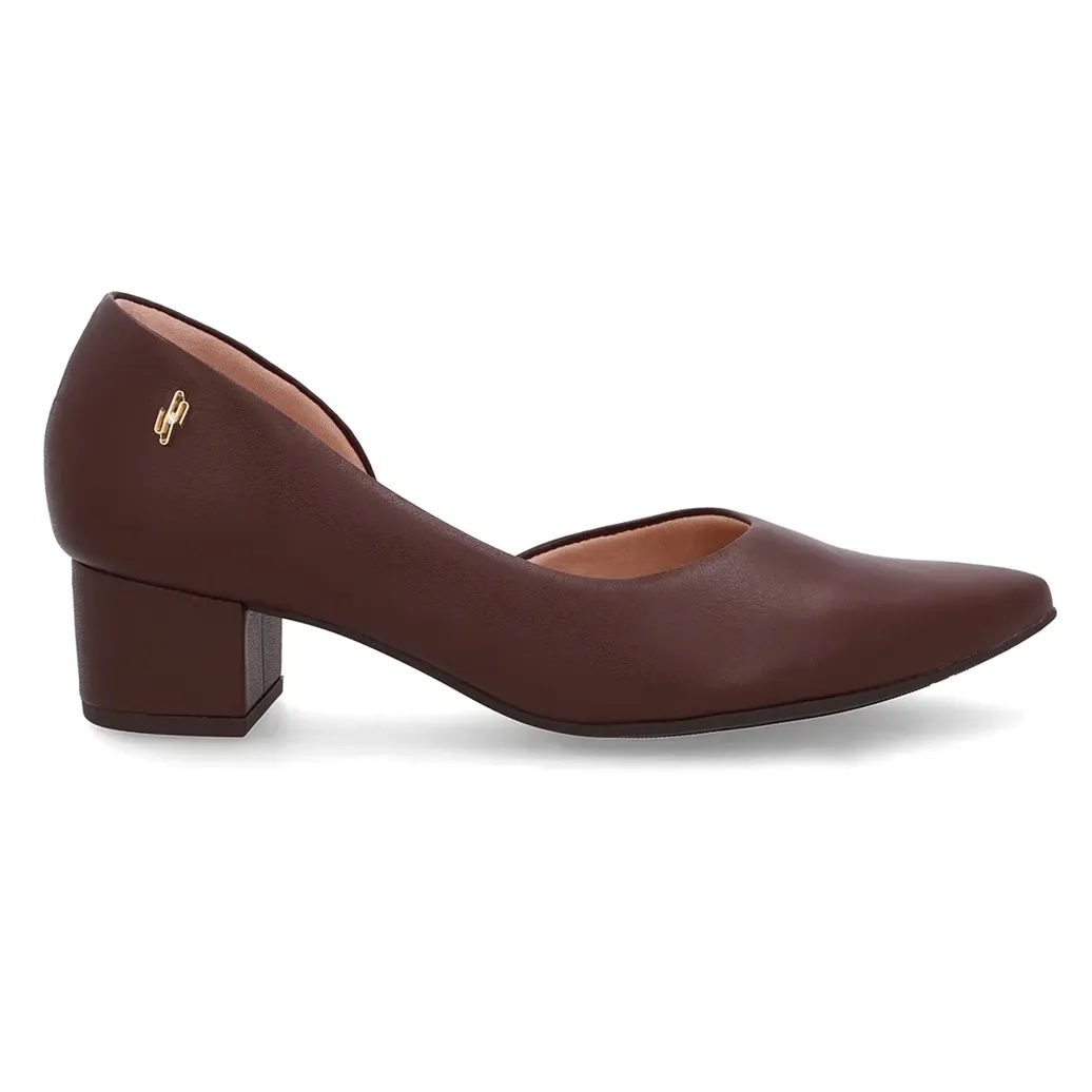 Scarpin feminino Usaflex em couro napa pinhão com salto bloco de 4 cm