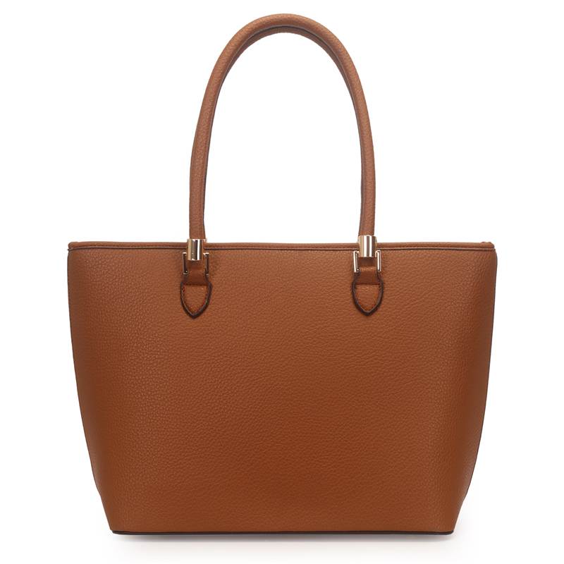 Bolsa Shopper WJ Feminina caramelo combinada com look casual