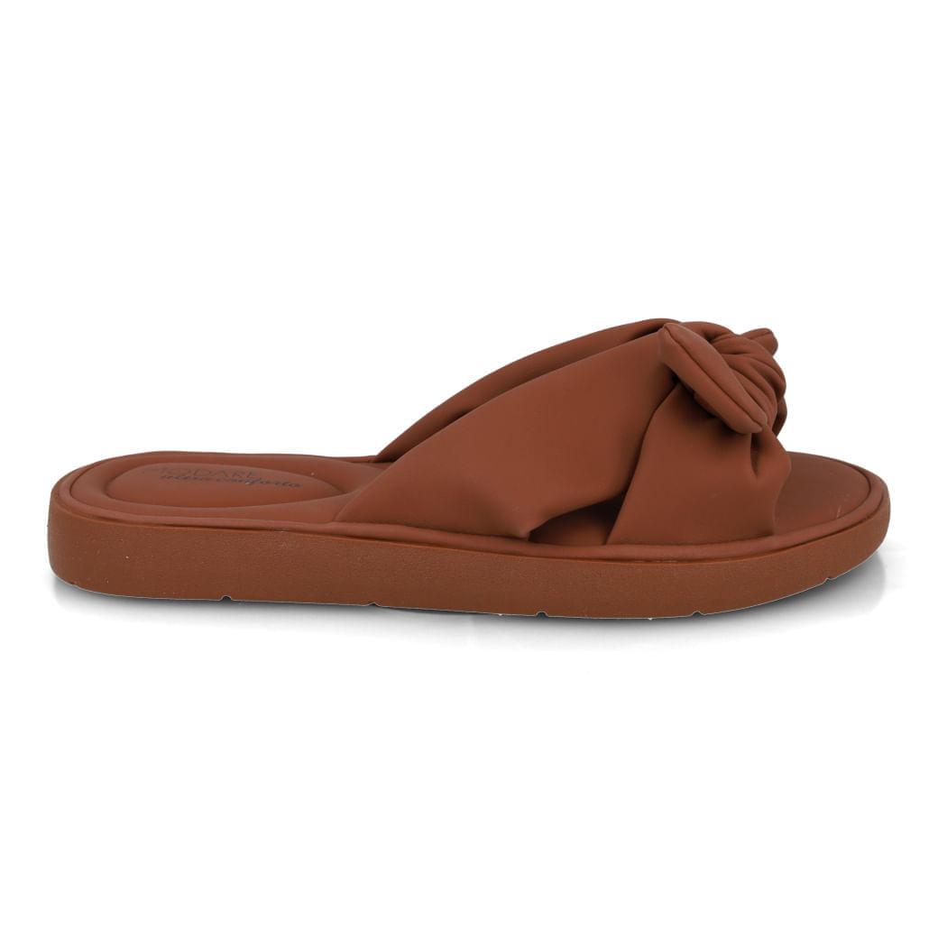 Sandália casual feminina Modare cor avelã em nobuck ultra soft, vista lateral direita com detalhe em laço grande e aplique metálico dourado.