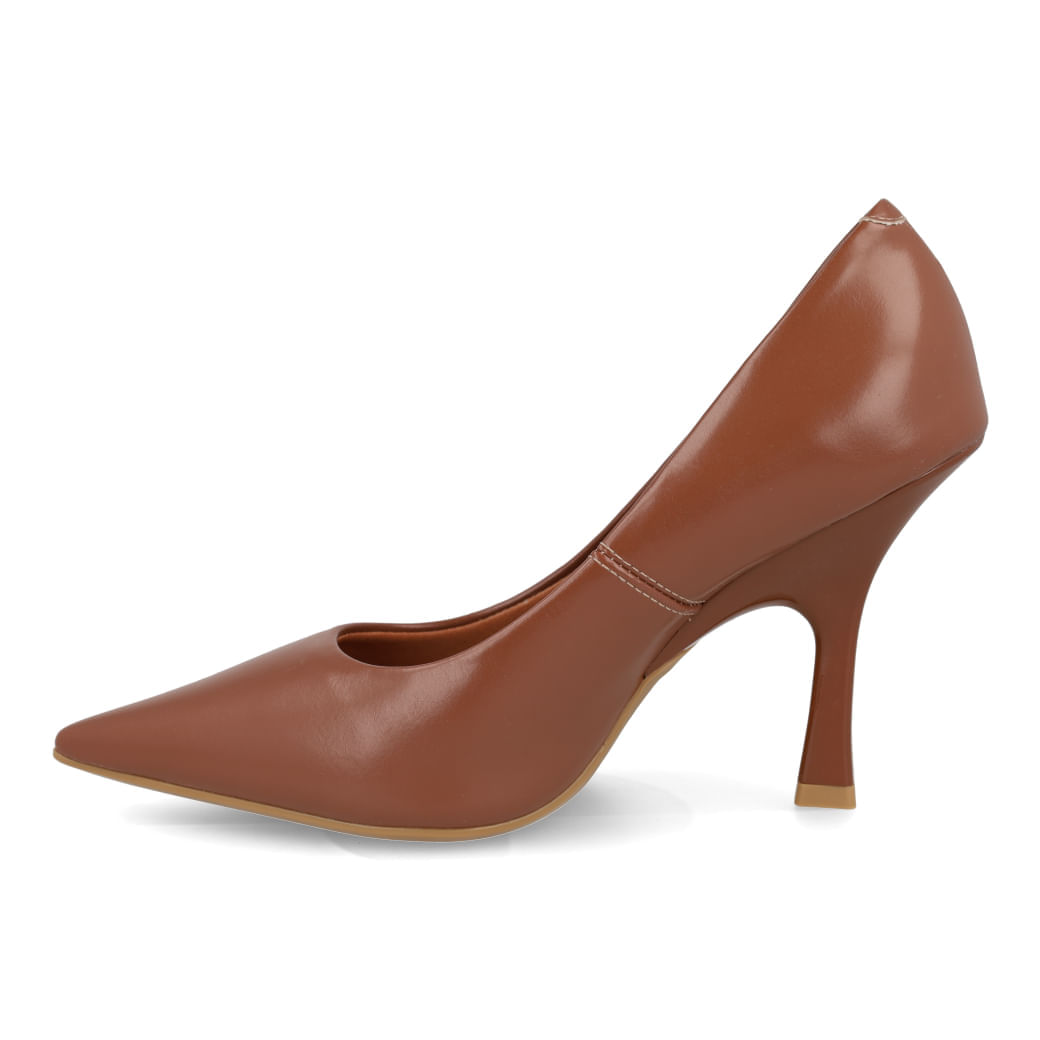 Scarpin Vizzano mocca em perfil mostrando ajuste no calcanhar e proporção do salto