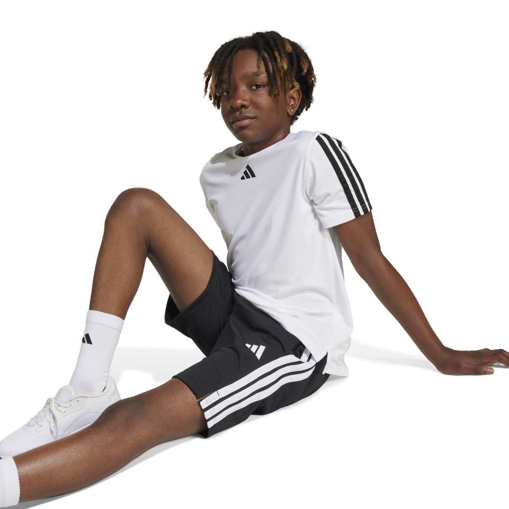 JJ1038_6_APPAREL_On-Model_Detail-View-2_white