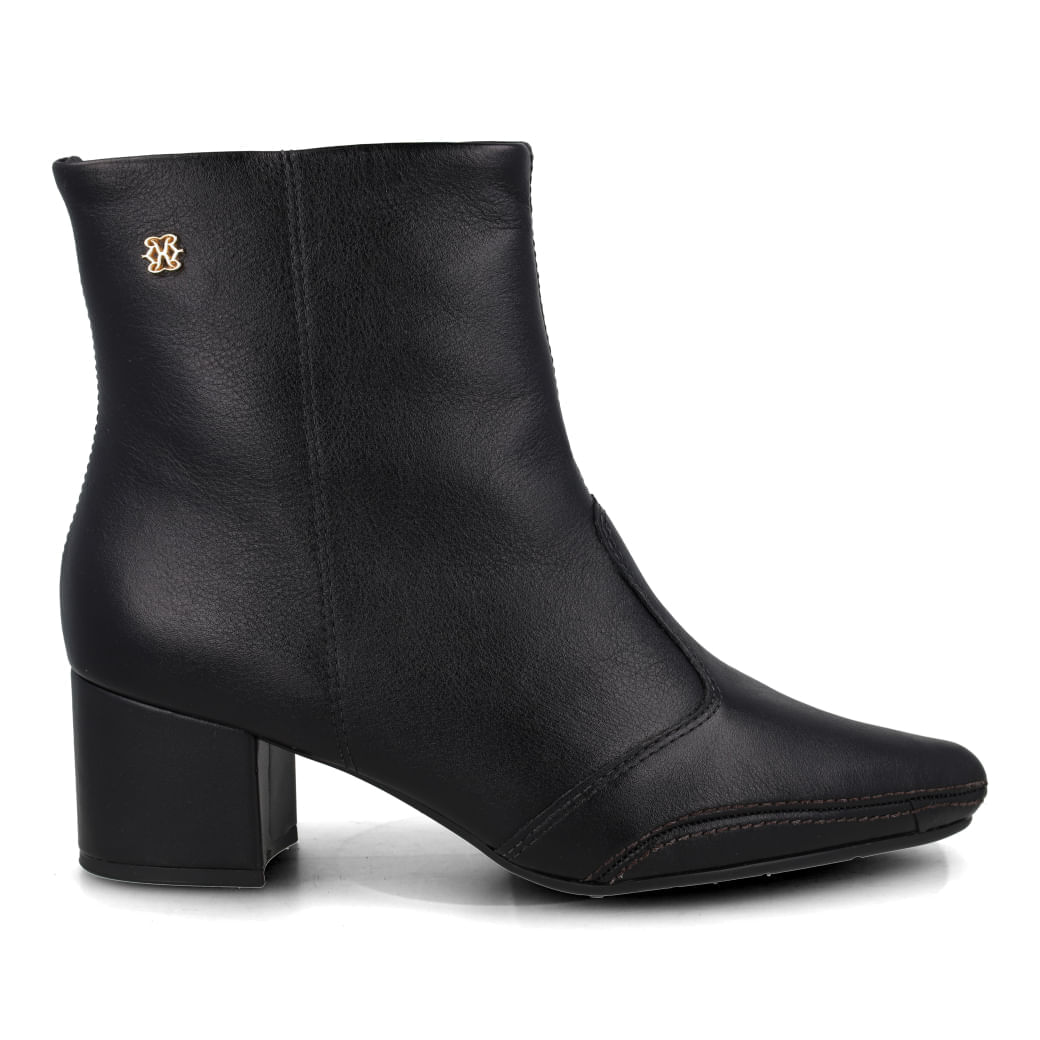Bota preta feminina de couro napa com cano curto, zíper lateral e salto bloco