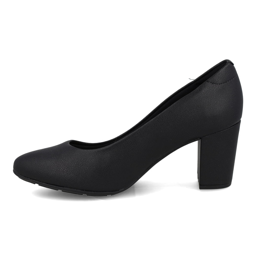 Scarpin Modare Nature preto feminino vista frontal em fundo branco