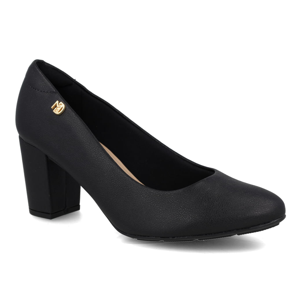 Scarpin Modare Nature preto feminino detalhe do salto bloco e acabamento fosco