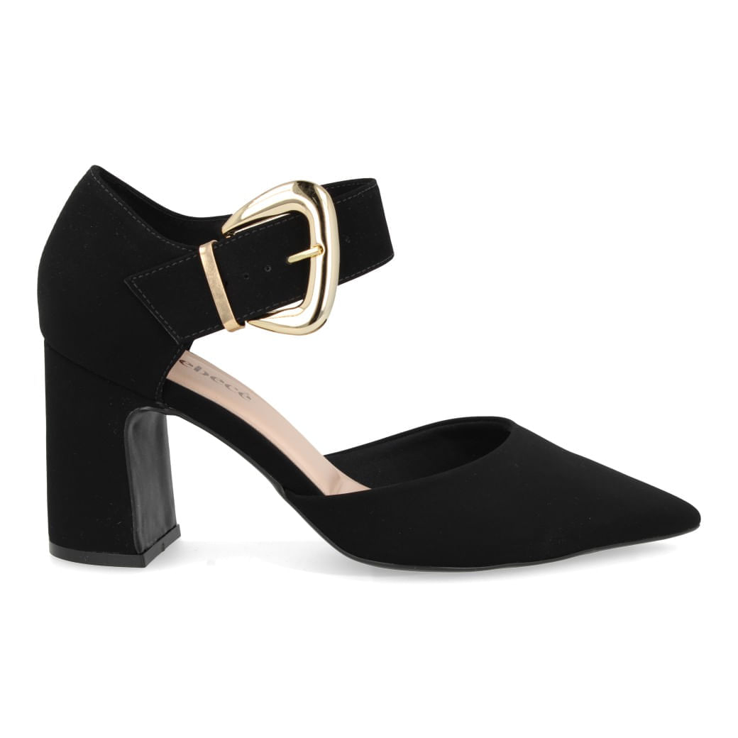 Scarpin Bebecê Feminino Fivela Preto com salto fino em destaque, vista frontal