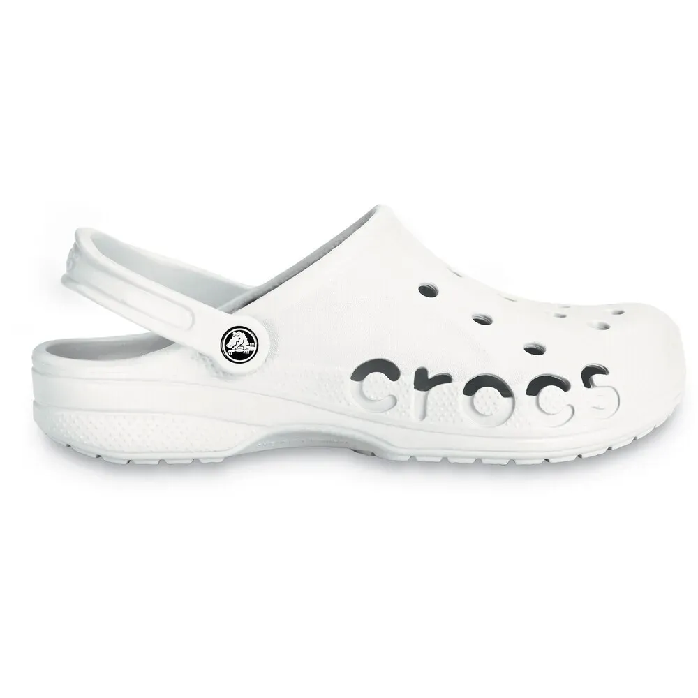 Babuche branco Crocs Baya Clog feminino com furos de ventilação e logo Crocs