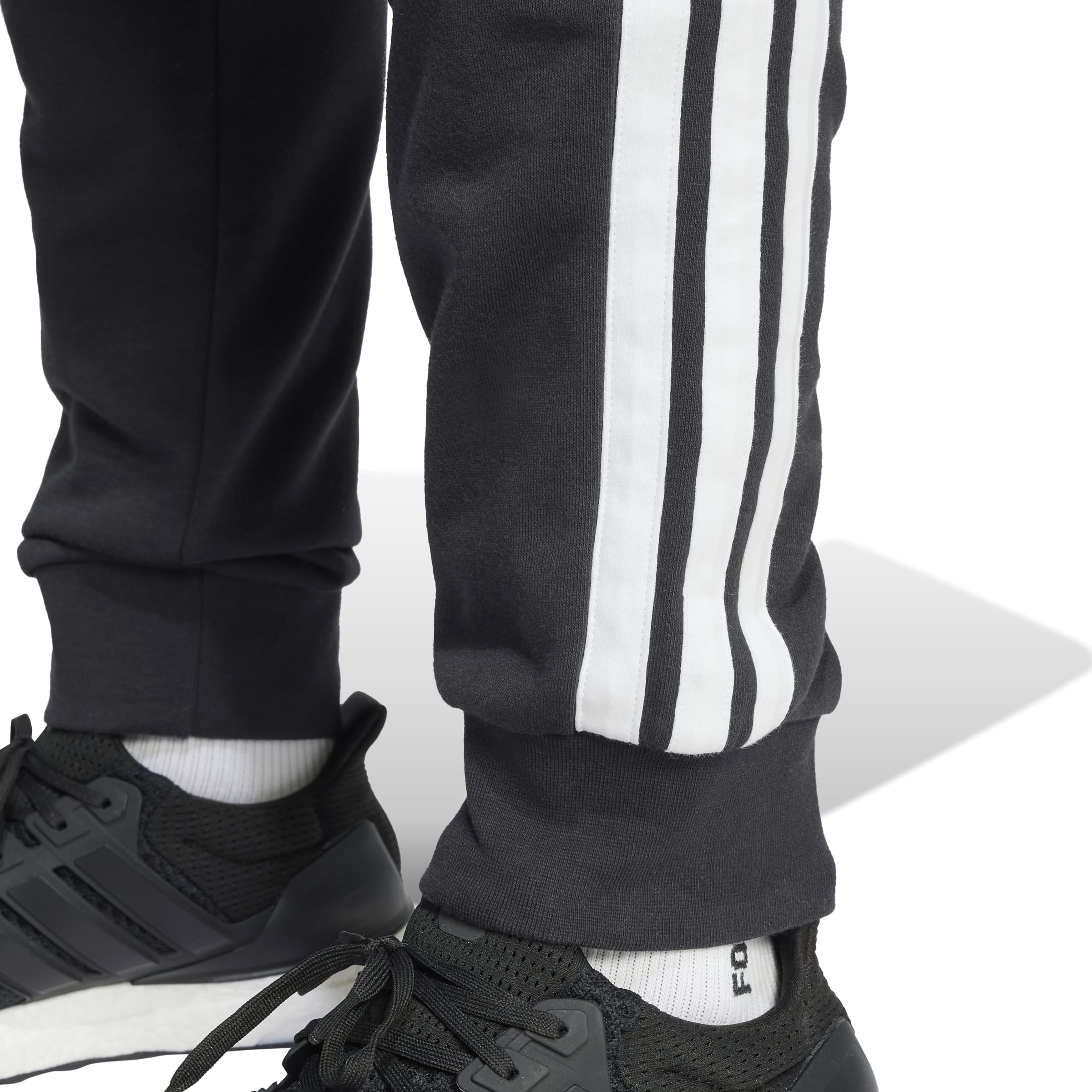 JD1881_6_APPAREL_On-Model_Detail-View-1_white