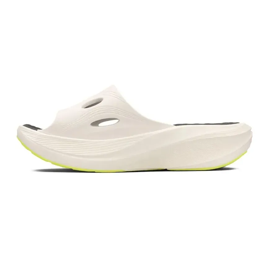 Chinelo Olympikus Arenito masculino branco com detalhes em preto e verde, imagem para seção vai servir