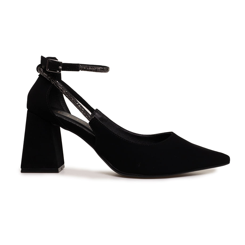 Scarpin feminino preto de salto grosso com brilho e tira no tornozelo com fivela