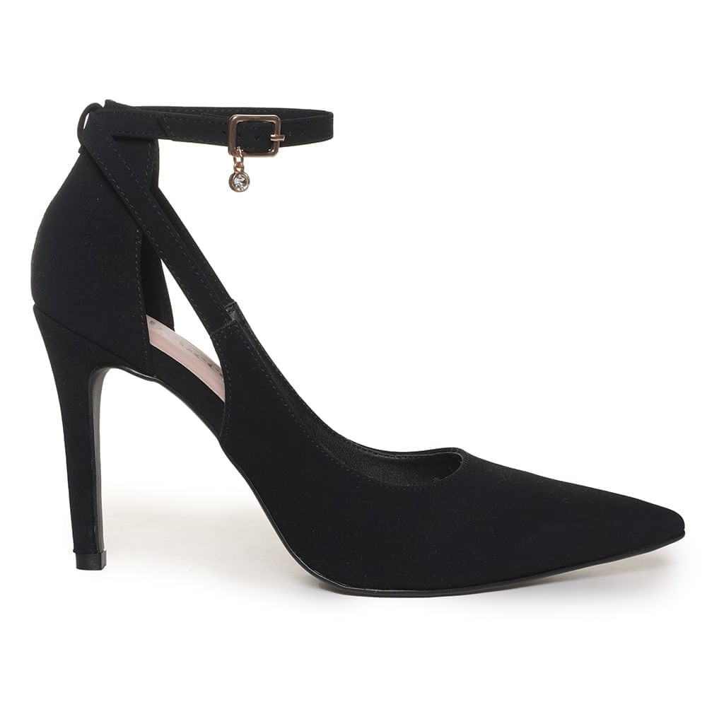 Scarpin Bebecê Charm Nobuck Preto Feminino com salto fino e detalhe de fivela