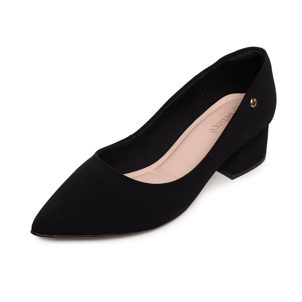 Sapato feminino scarpin Bebece preto com salto grosso visto de frente