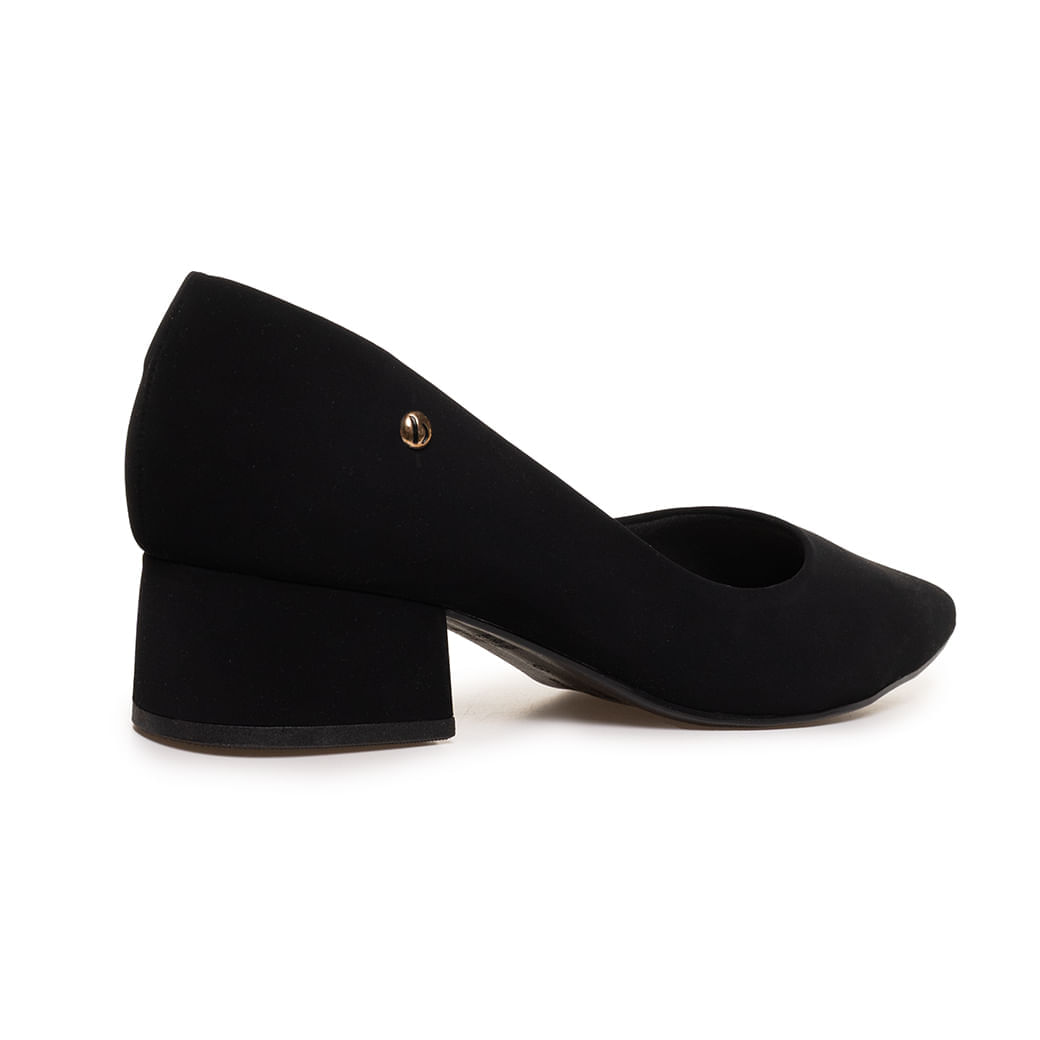 Sapato scarpin Bebece preto perfil lateral com salto grosso e detalhe metálico dourado