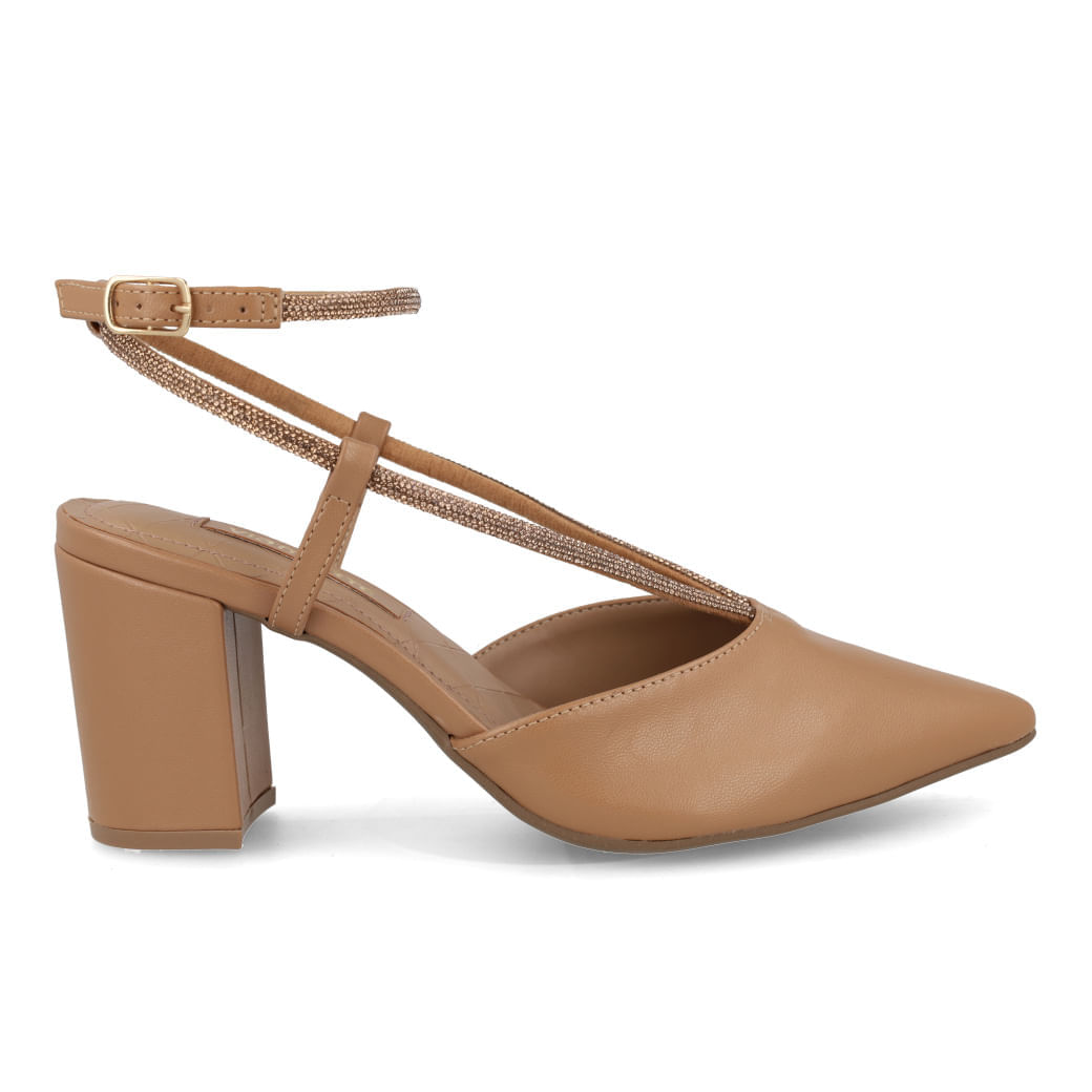 Sapato Scarpin feminino Via Marte bege com bico fino e salto bloco médio, tiras cruzadas com brilho e fivela ajustável.