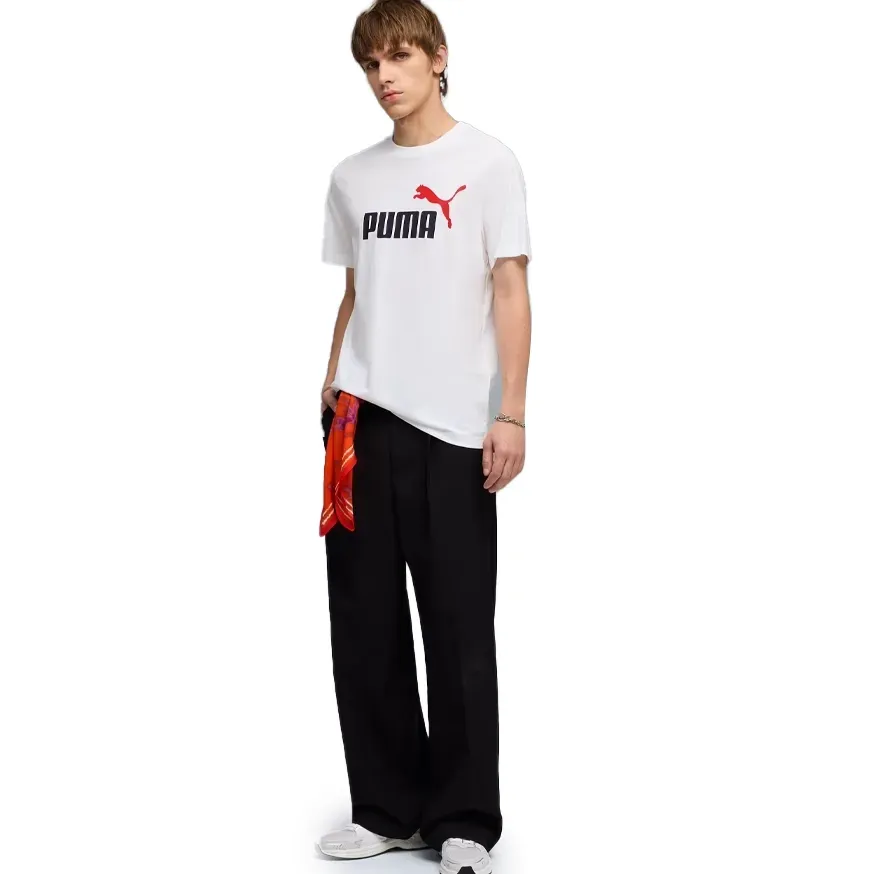 Camiseta Puma Essentials masculina branca com logo emborrachado vista detalhada