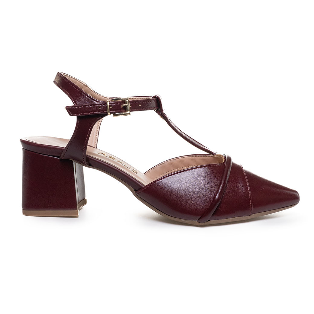 Sapato slingback feminino M Shuz salto grosso cor vinho com bico quadrado e fivela de ajuste