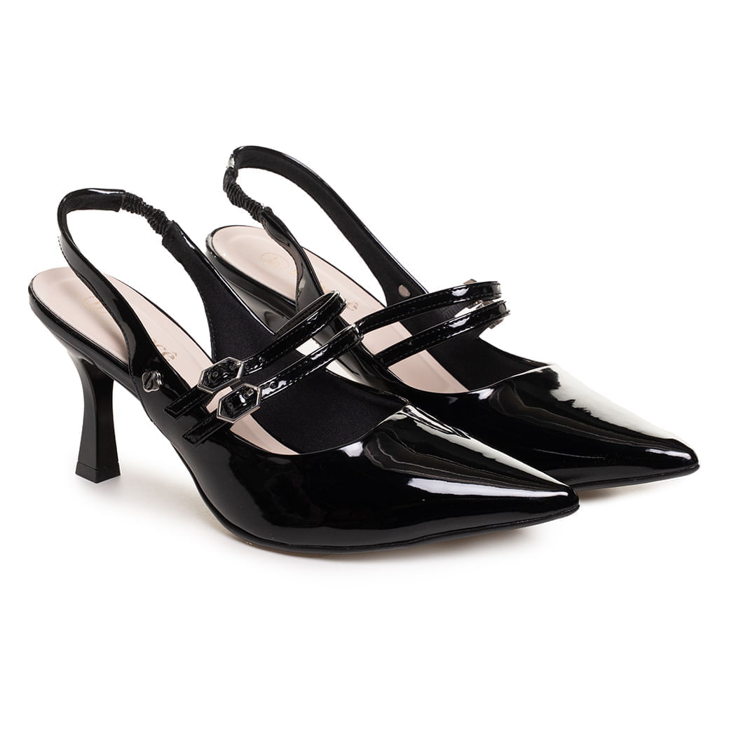 Sapato feminino verniz preto vista lateral com bico fino e tiras com fivelas