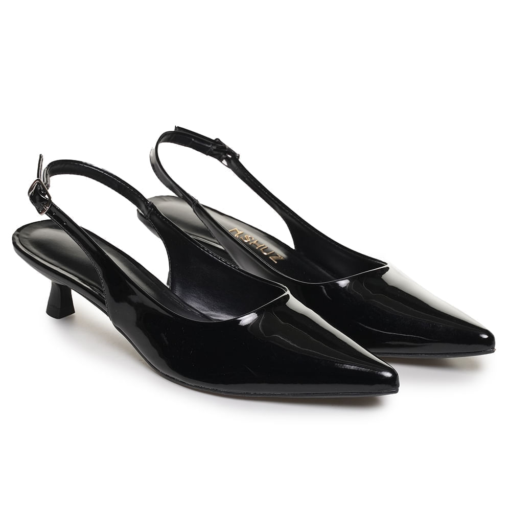 Sapato scarpin feminino preto verniz com salto fino em fundo branco