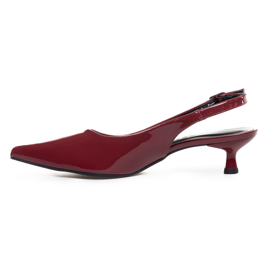 Scarpin M Shuz vermelho com salto fino e acabamento envernizado