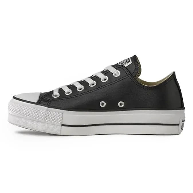 Tênis plataforma preto All Star em ângulo frontal mostrando bico, cadarços brancos e solado elevado branco com faixa preta