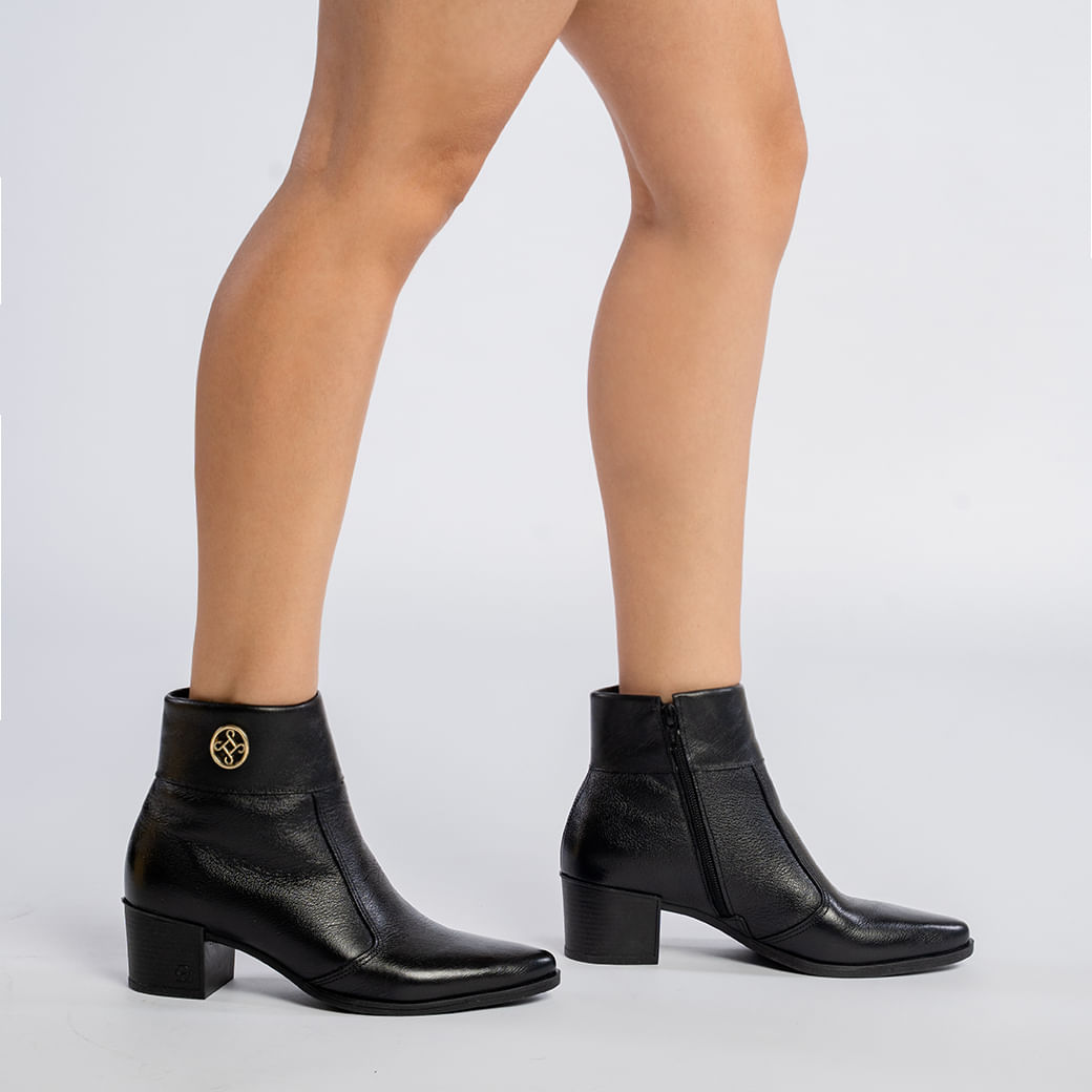 Pegada-Bota-280512-05-Preto-Napa2