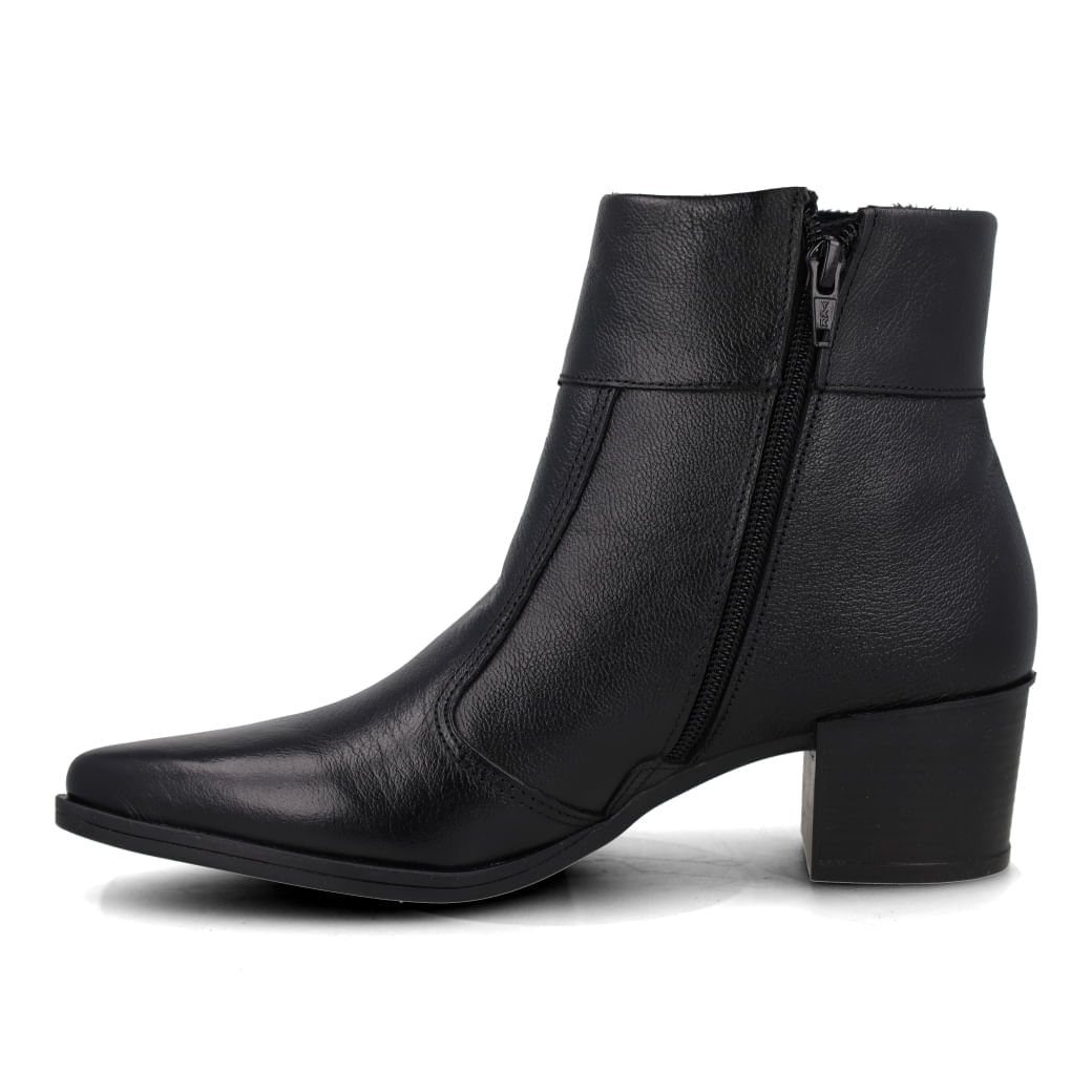 Pegada-Bota-280512-05-Preto-Napa_5__06
