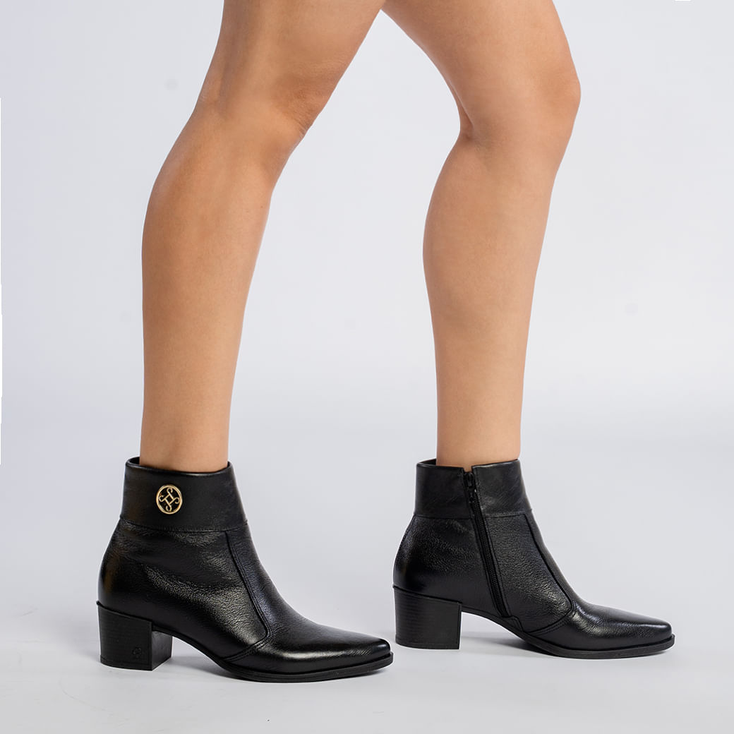 Pegada-Bota-280512-05-Preto-Napa3