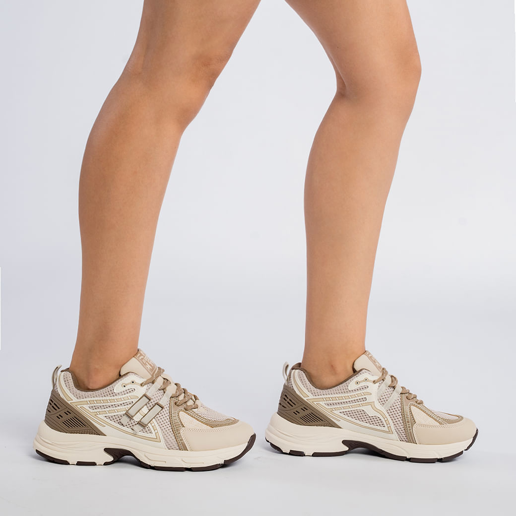 Tênis casual feminino Ramarim bege vista lateral mostrando detalhes do material