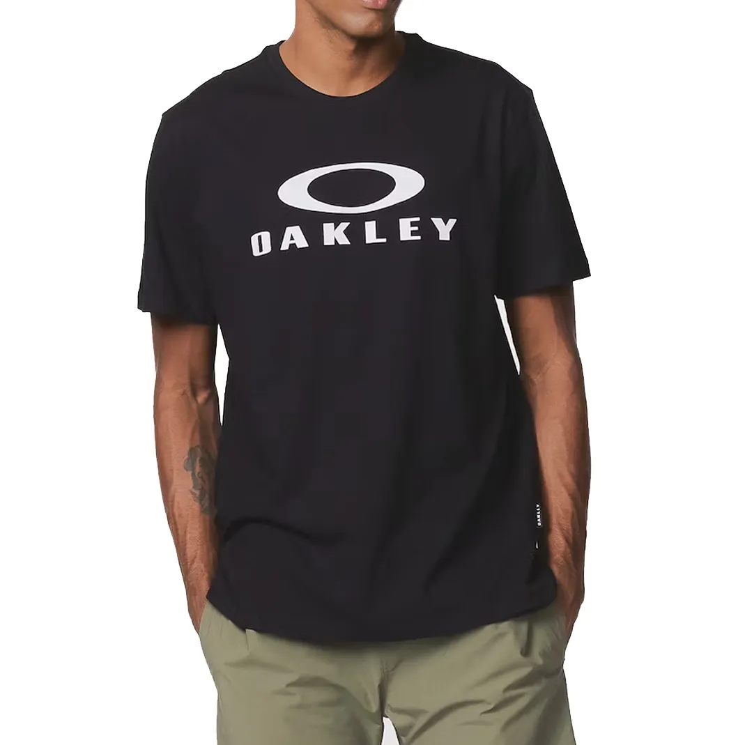 Tabela de numeração e detalhes da camiseta Oakley masculina preta