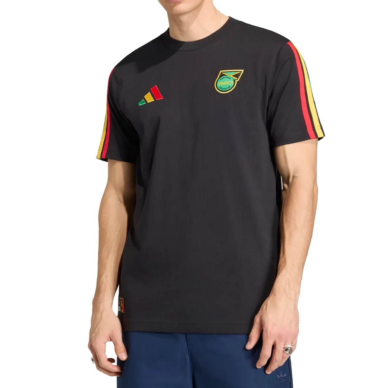 Camiseta masculina Adidas DNA Jamaica na cor preta vista frontal