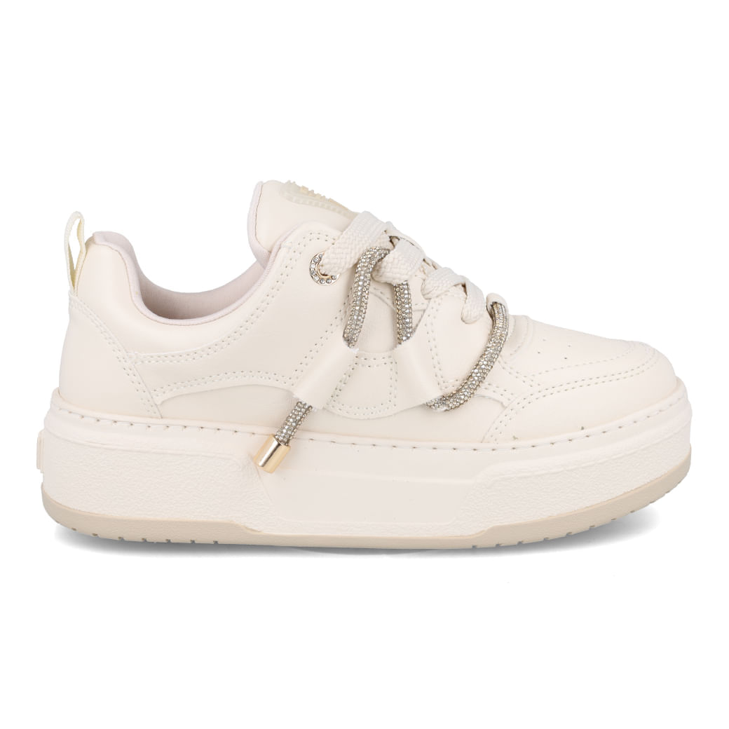 Tênis casual feminino Via Marte modelo 304-003-07 cor marfim em material sintético com sola elevada e detalhes em metal dourado