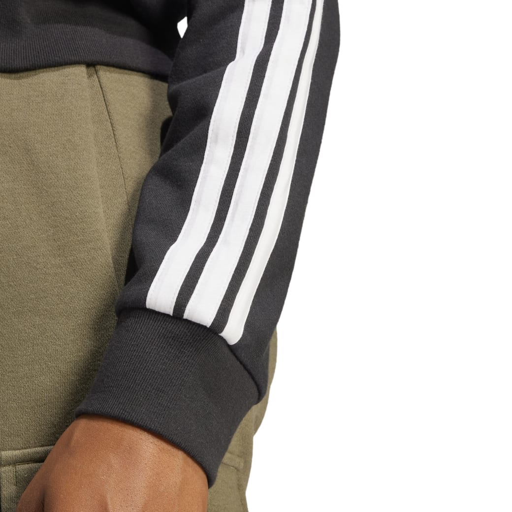 JE0052_6_APPAREL_On-Model_Detail-View-1_white