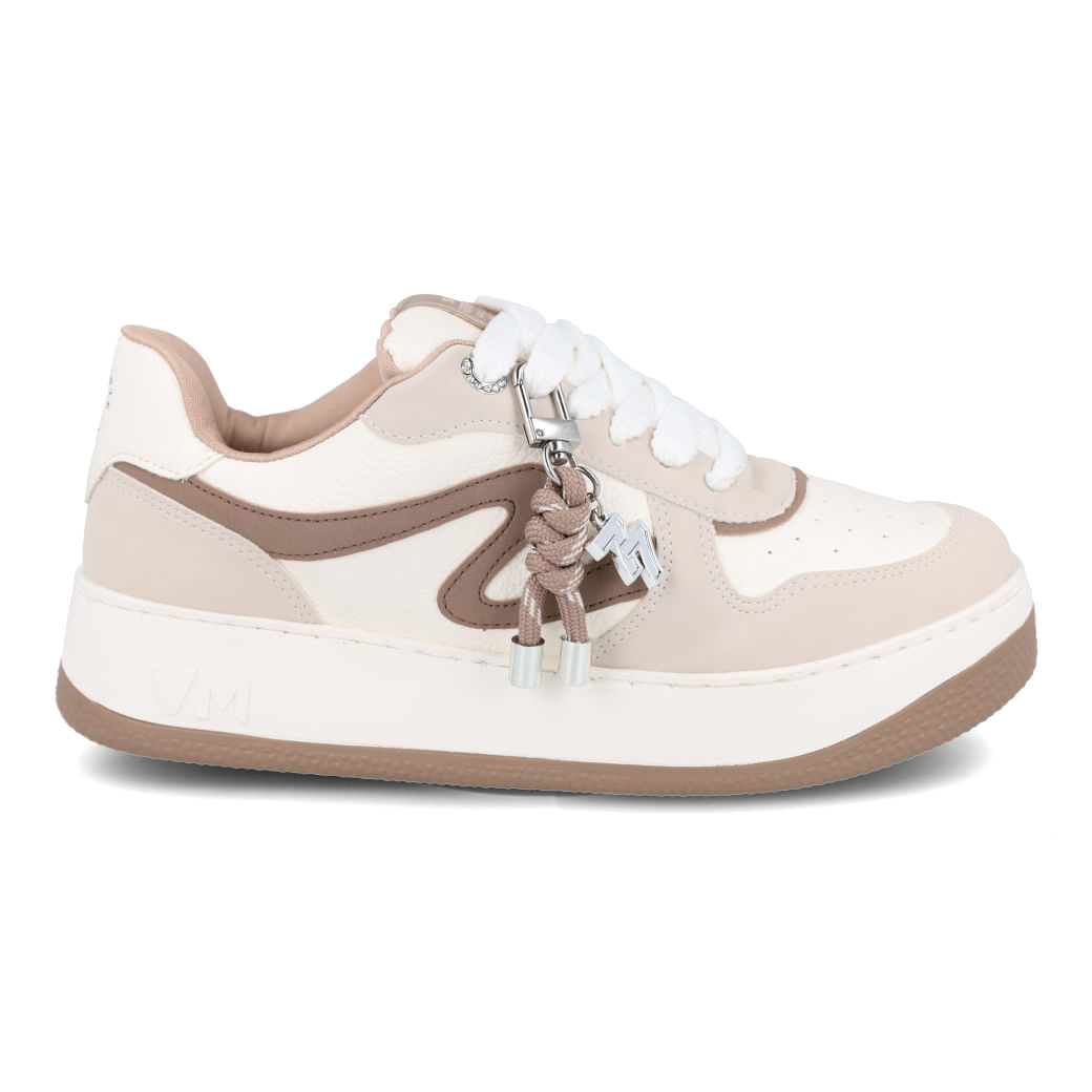 Tênis casual feminino Via Marte na cor bege com detalhe de pingente cadeado no cadarço
