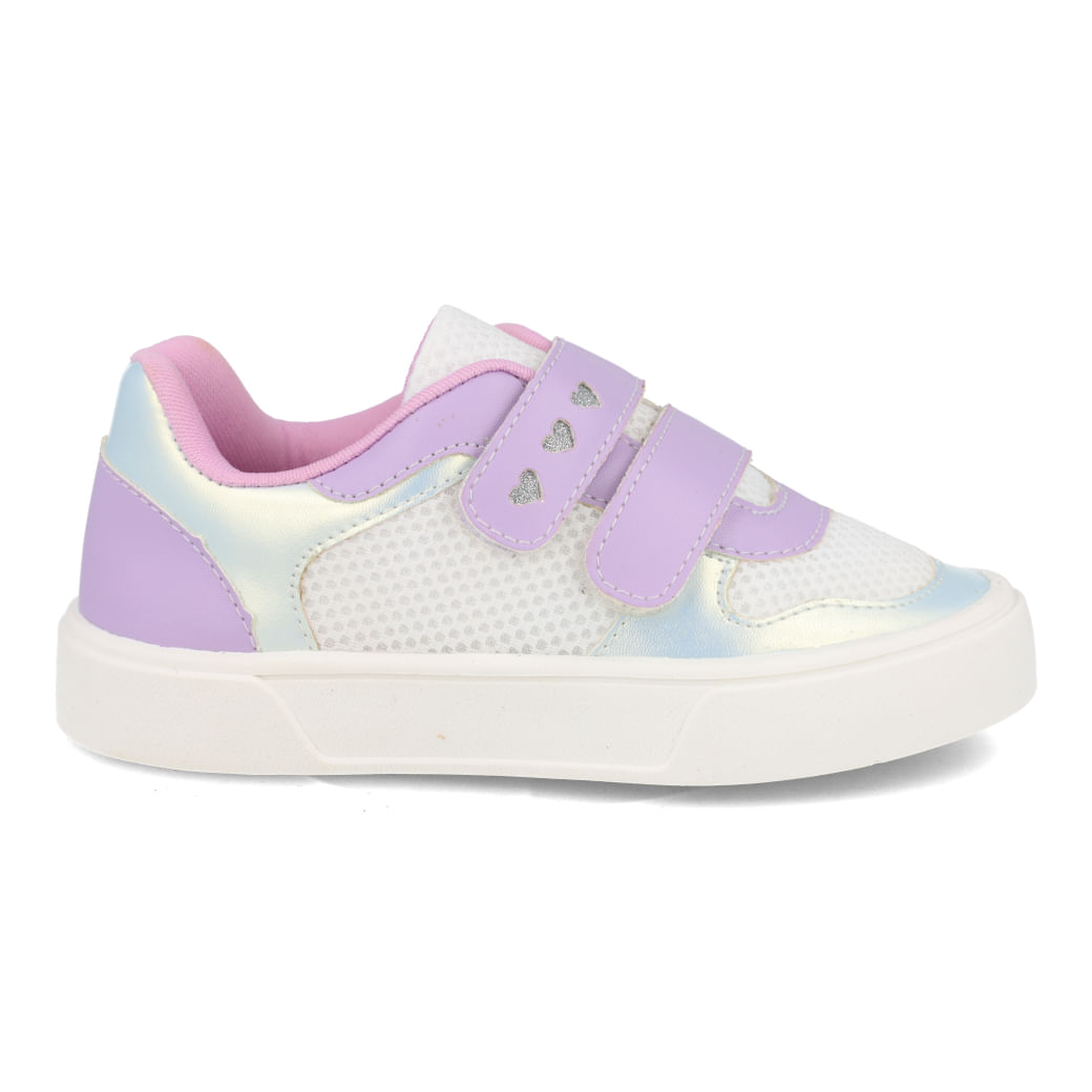 Tênis infantil branco com detalhes lilás e azul iridescente, fechamento com dois velcros e coração em relevo nas tiras, solado branco