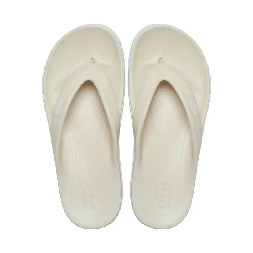 Chinelo Crocs Bayaband branco masculino, vista lateral mostrando detalhes do design